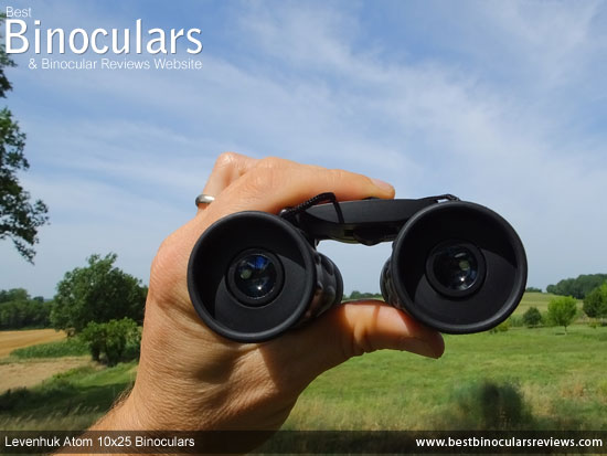 Focusing the Levenhuk Atom 10x25 Binoculars